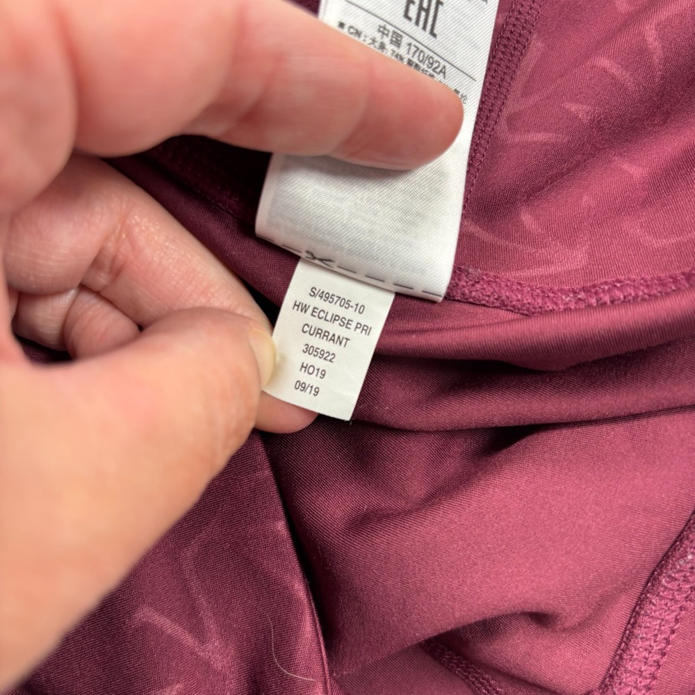Gap Fit Women's XL Burgundy Red Star Print Eclipse Cropped Leggings - Picture 4 of 6